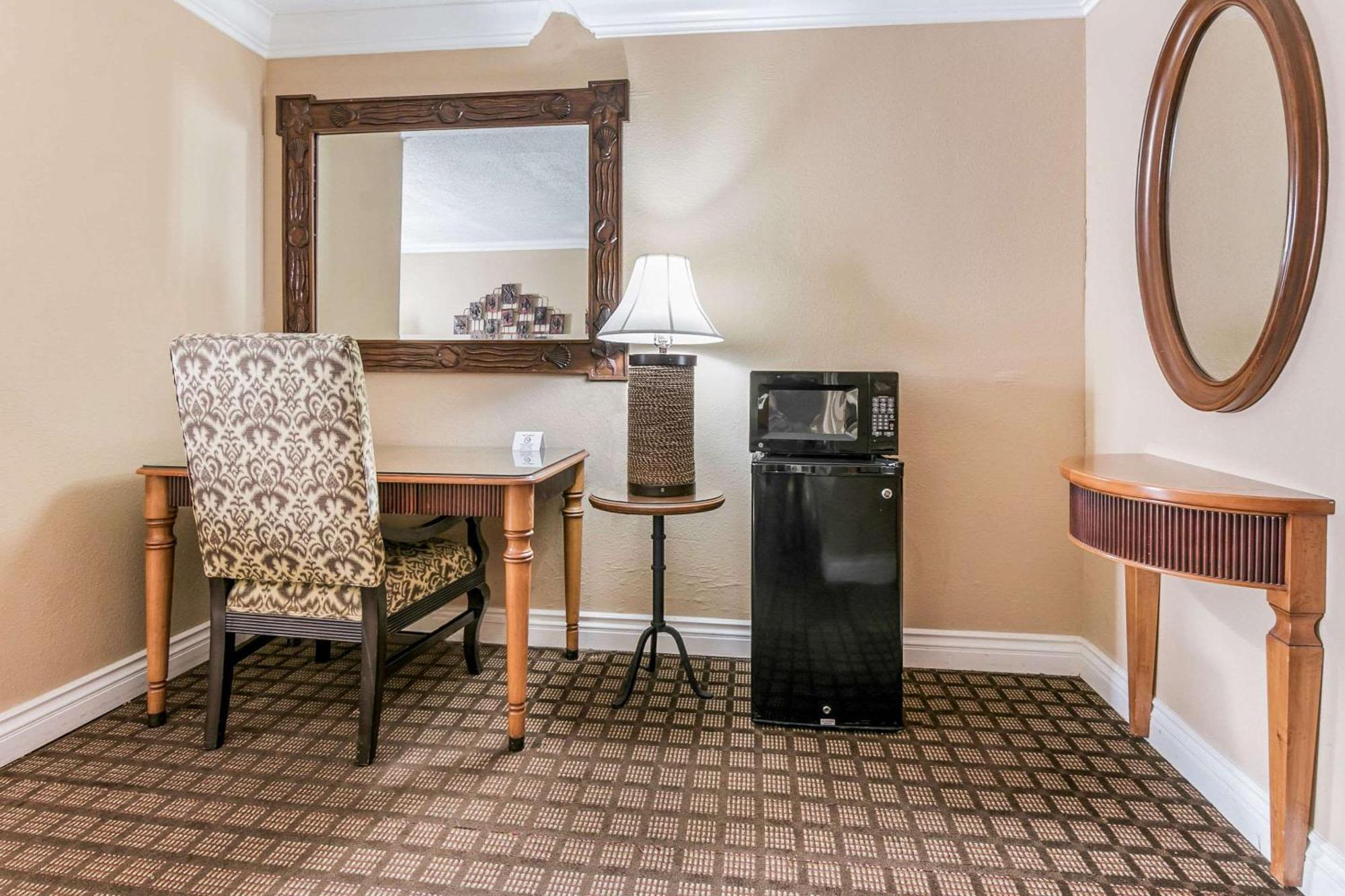 Quality Inn & Suites Atlanta Airport South College Park Exterior photo