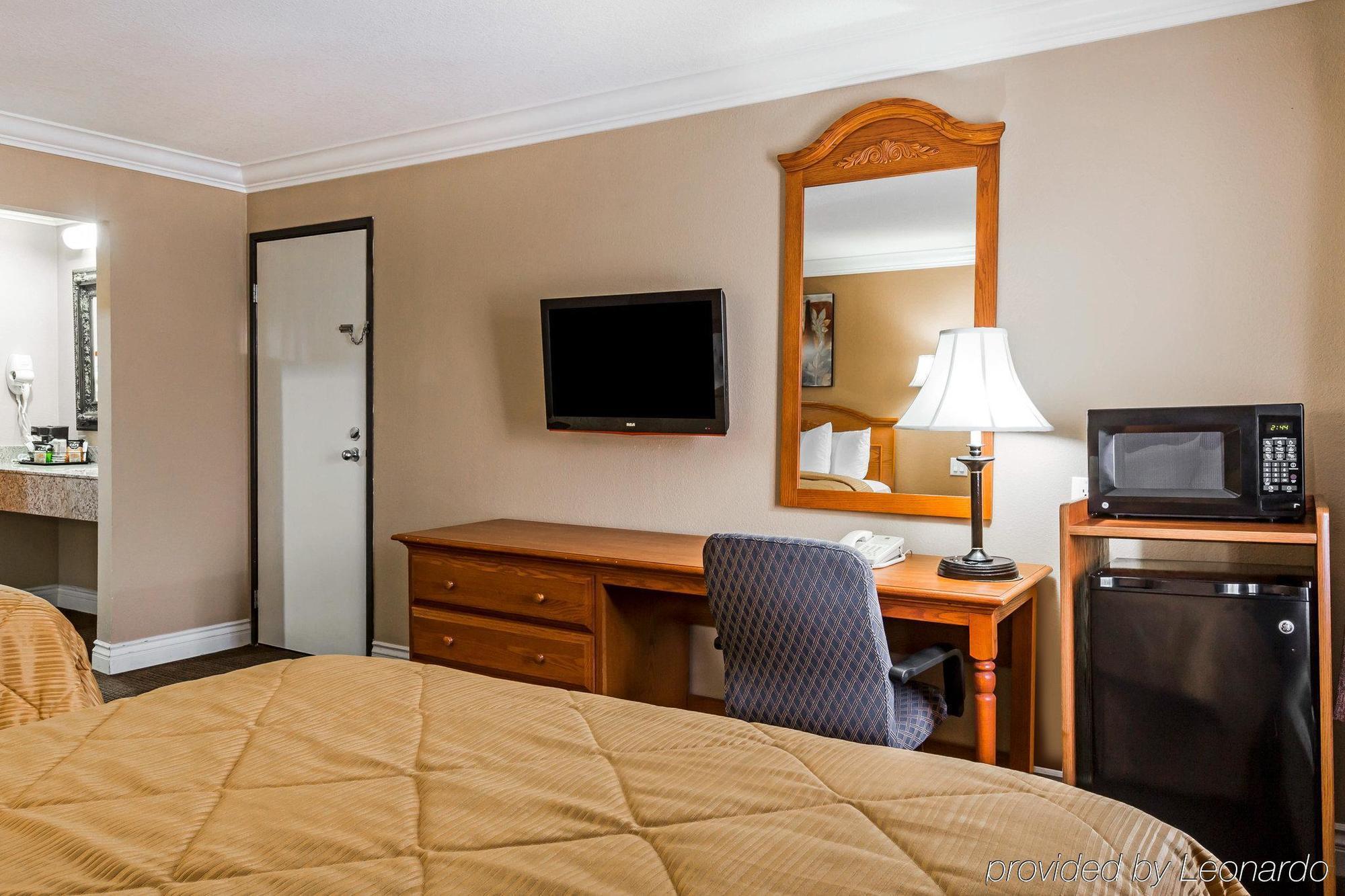 Quality Inn & Suites Atlanta Airport South College Park Exterior photo